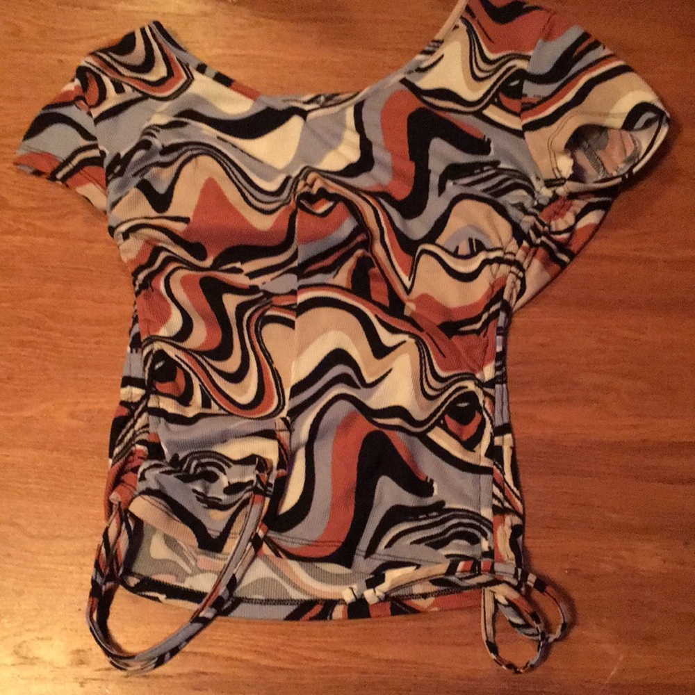 Rue 21 (Medium) Swirly 80’s themed crop top